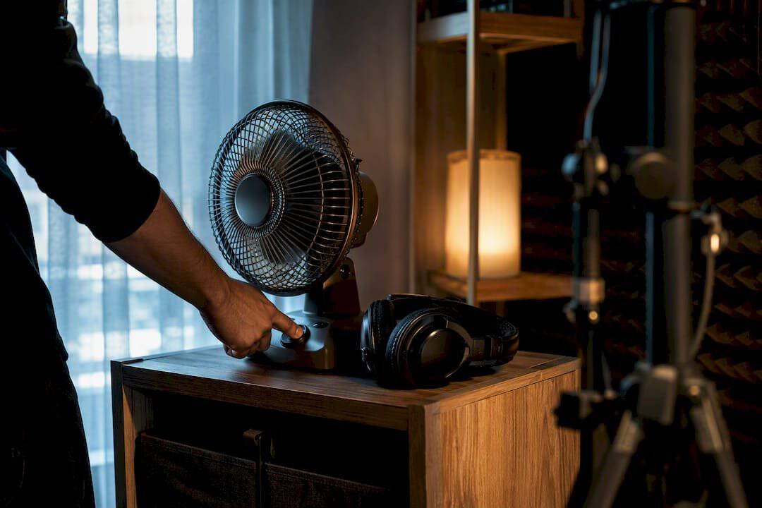 Hand switching off fan before recording